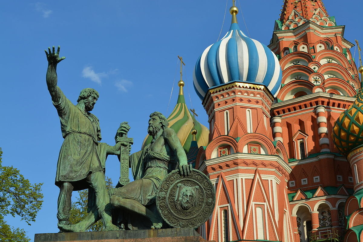 Памятник Минину и Пожарскому на Красной площади в Москве