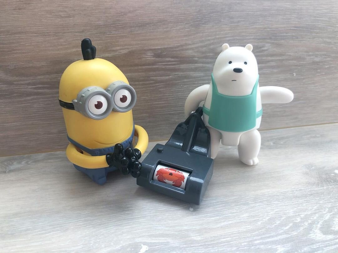 Белый и пылесос