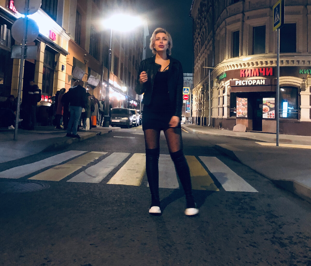 Вечная дилемма в выходные - выспаться или в клуб?