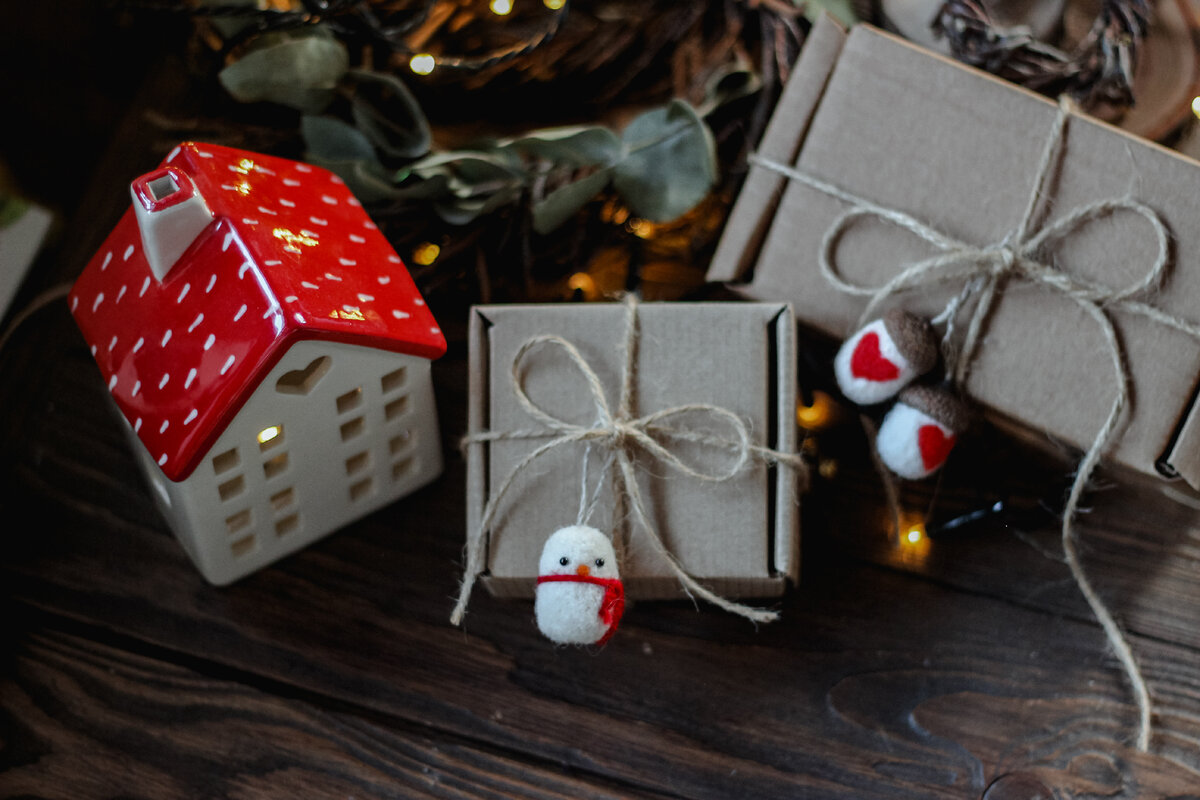 Как видите, он отлично украсит не только ёлку, но и любую новогоднюю упаковку) 