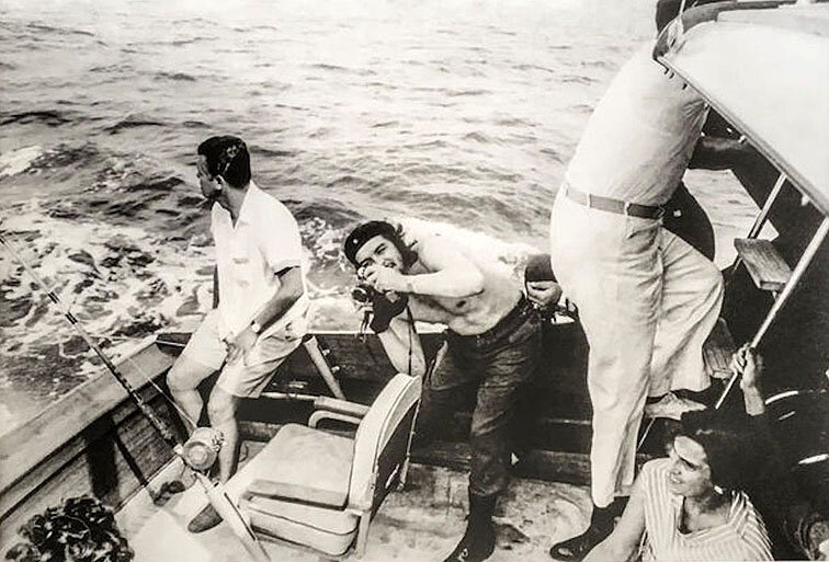 Фотограф Альберто Корда (Alberto Korda), 1960 г. Источник - https://steemit.com/photography/@npatou/when-castro-won-a-hemingway-sponsored-fishing-tournament-in-may-1960