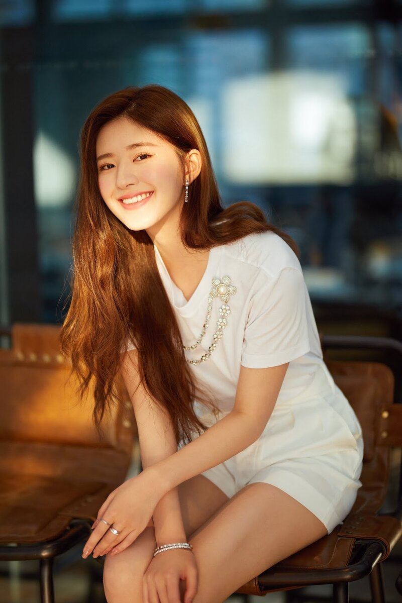 Китайские нетизены обсуждают Чжао Лиин и муж Фэн Шаофэн объявляют о беременности