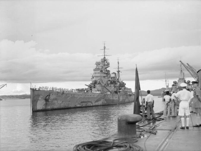 Британский линейный корабль HMS "Prince of Wales" в Сингапуре, декабрь 1941 г. Одно из последних фото