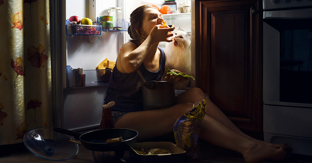 Именно это происходит с нами, если мы в течение дня не соблюдаем технику безопасности от "Ночного дожора". (фото из Интернета)