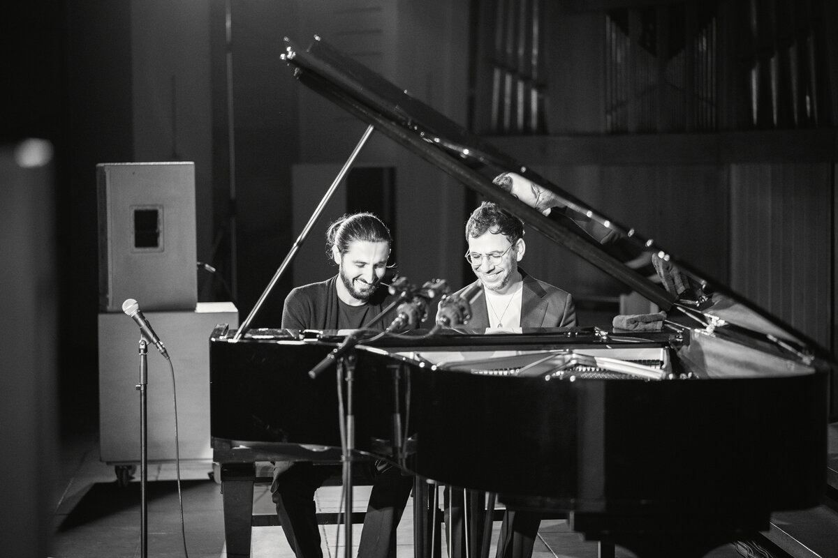 Исфар Сарабский и израильский джазовый пианист Омер Кляйн. 2021. Фото: Felix Zimmerman
