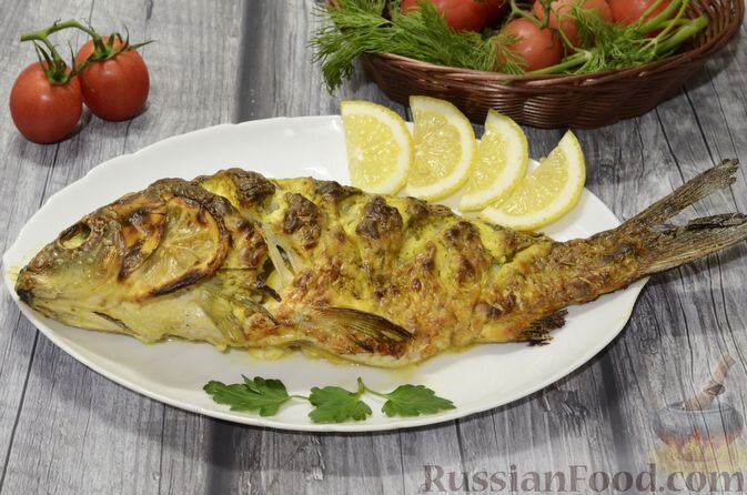 карп, сметана, лимон, приправа для рыбы, соль, перец чёрный молотый, масло растительное