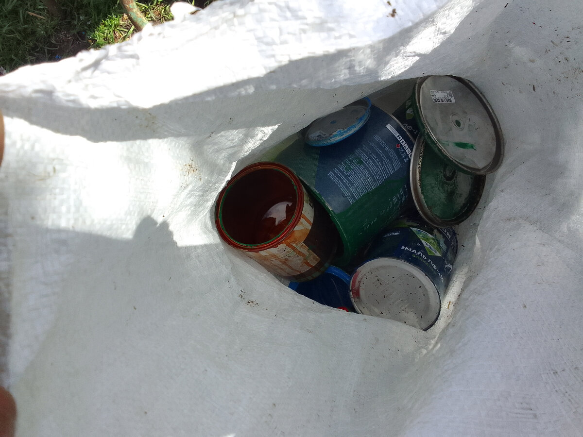 пол мешка краски