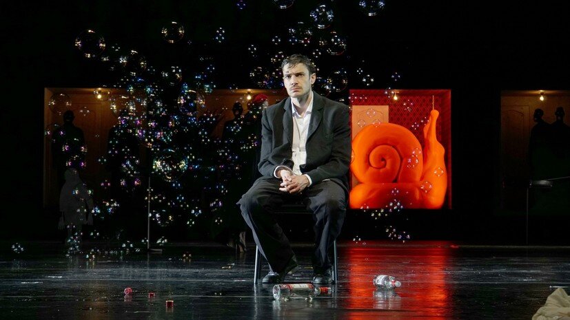     Максим Матвеев родился 28 июля 1982 года в городе Светлый (Калининградская область). Его мать — филолог, а отчим — моряк  Ekaterina Tsvetkova/Global Look Press