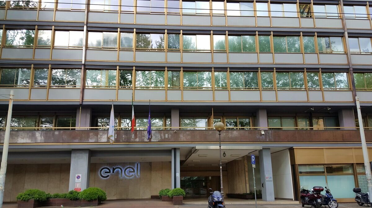    Офис компании Enel в РимеCC BY-SA 4.0 / Carlo Dani / Main entrance of Enel headquarter in Rome