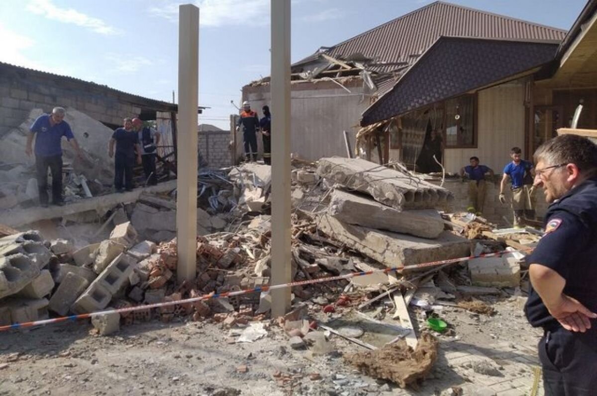    Взрыв бытового газа полностью разрушил дом в Карабулаке, есть пострадавшие