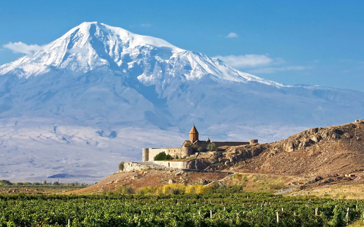 S armenia. Монастырь хор Вирап в Армении. Хор Вирап Арарат. Ереван хор Вирап. Хор Вирап Армения Арарат.