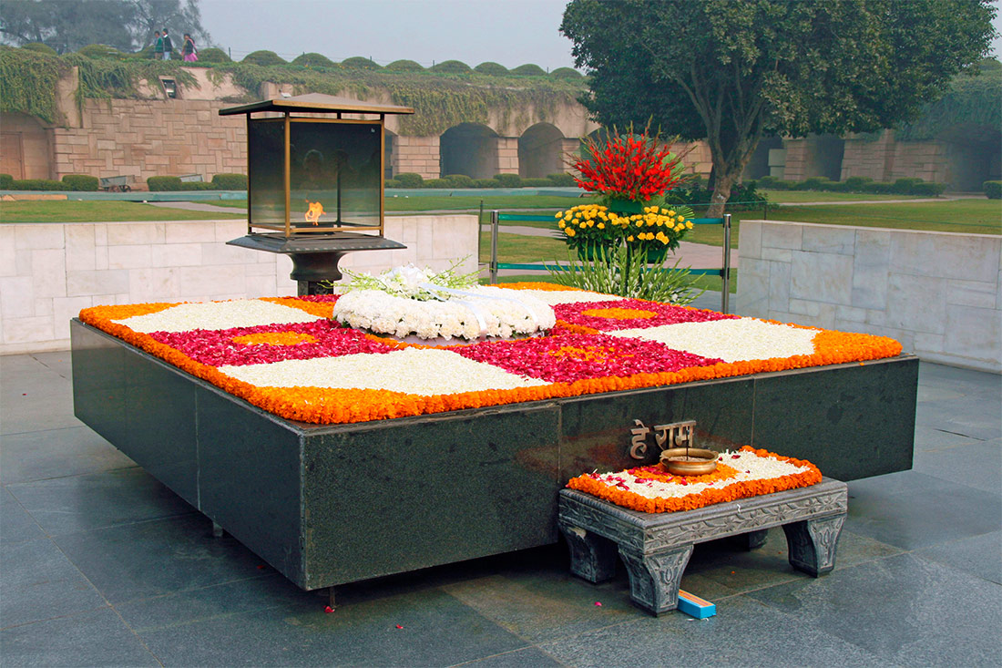 https://tripplanet.ru/wp-content/uploads/asia/india/delhi/raj-ghat.jpg Раджгат - священное для индусов место