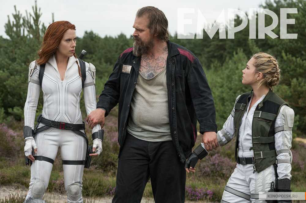 Scarlett Johansson, Florence Pugh and David Harbour in "Black widow" 2020 / Источник-kinopoisk.ru