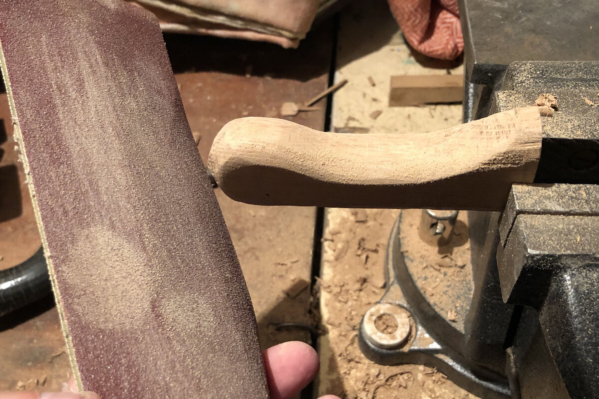 Зашлифовал неровности наждачной бумагой.