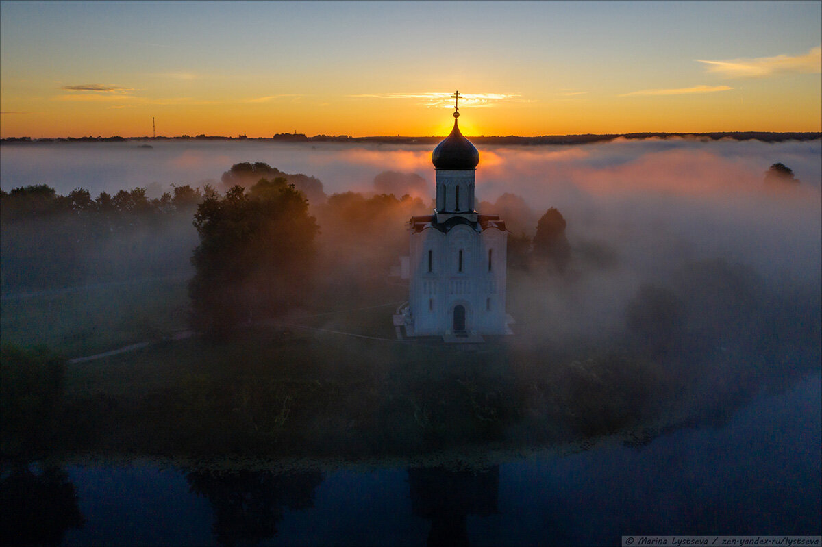 Храм Покрова на Нерли рассвет