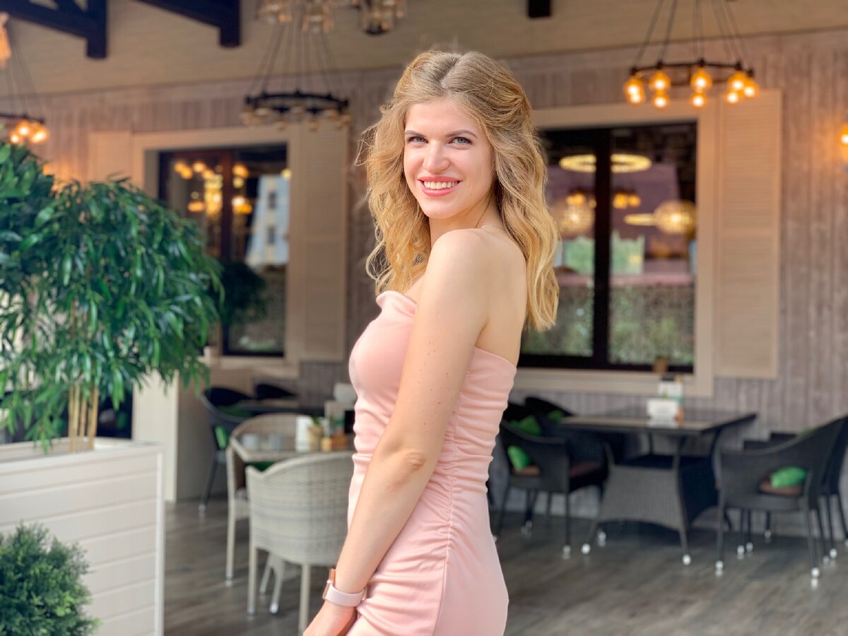 «Чувствуете свет, исходящий из фото? Это я уже 9 недель ношу счастье под сердцем»