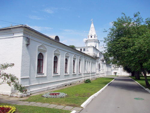 Фото 2. Западные ворота царской усадьбы в Измайлово с их южной пристройкой