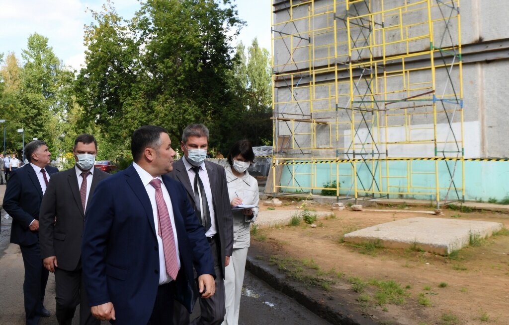 В Твери губернатор осмотрел дом, в котором произошел хлопок газа