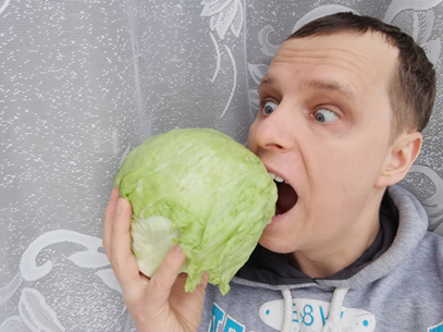 Каждый день добавляю капусту в смузи или делаю салат из капусты