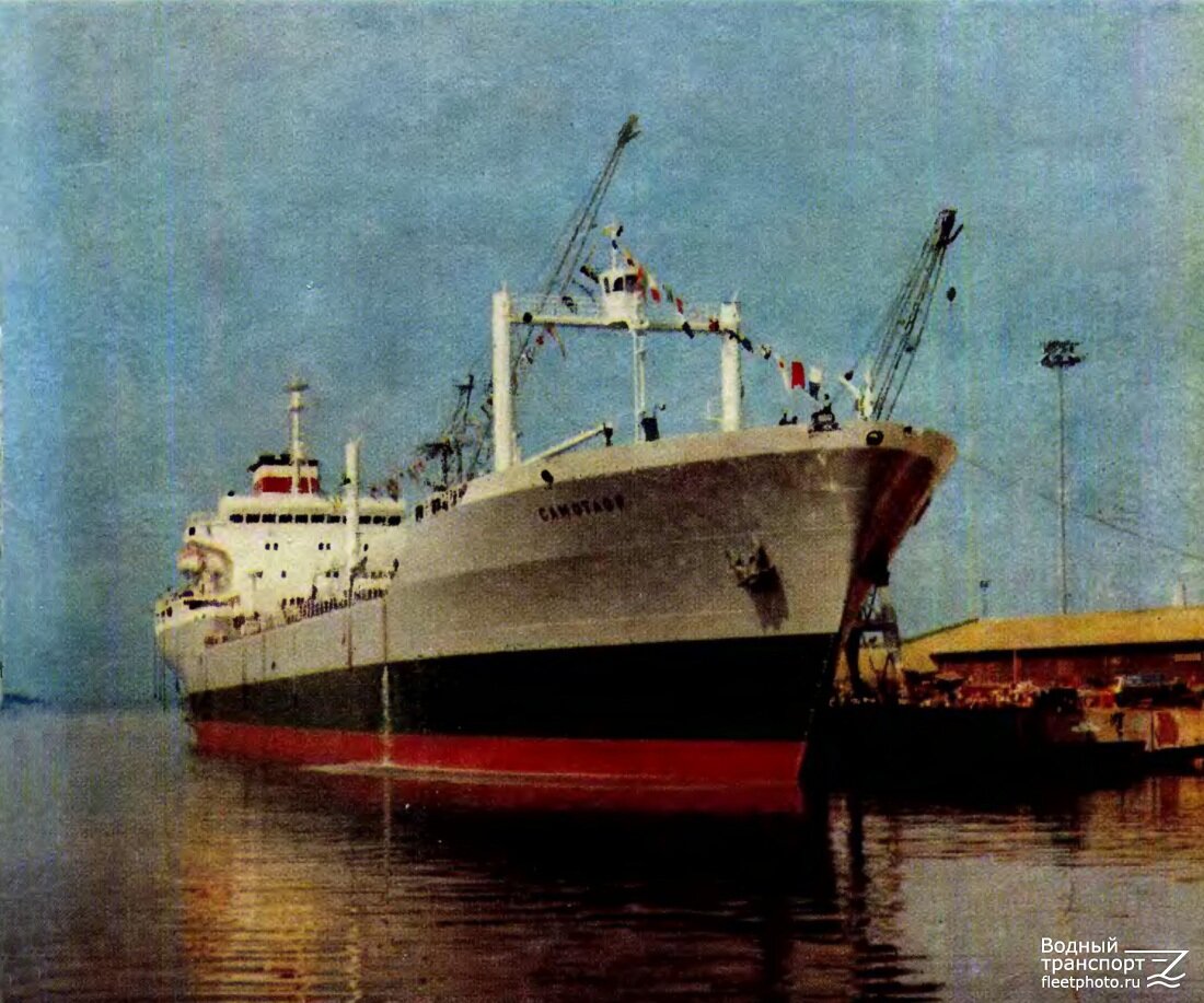 Источник фото - https://fleetphoto.ru/  На фото сам "Самотлор" на верфи в Финляндии