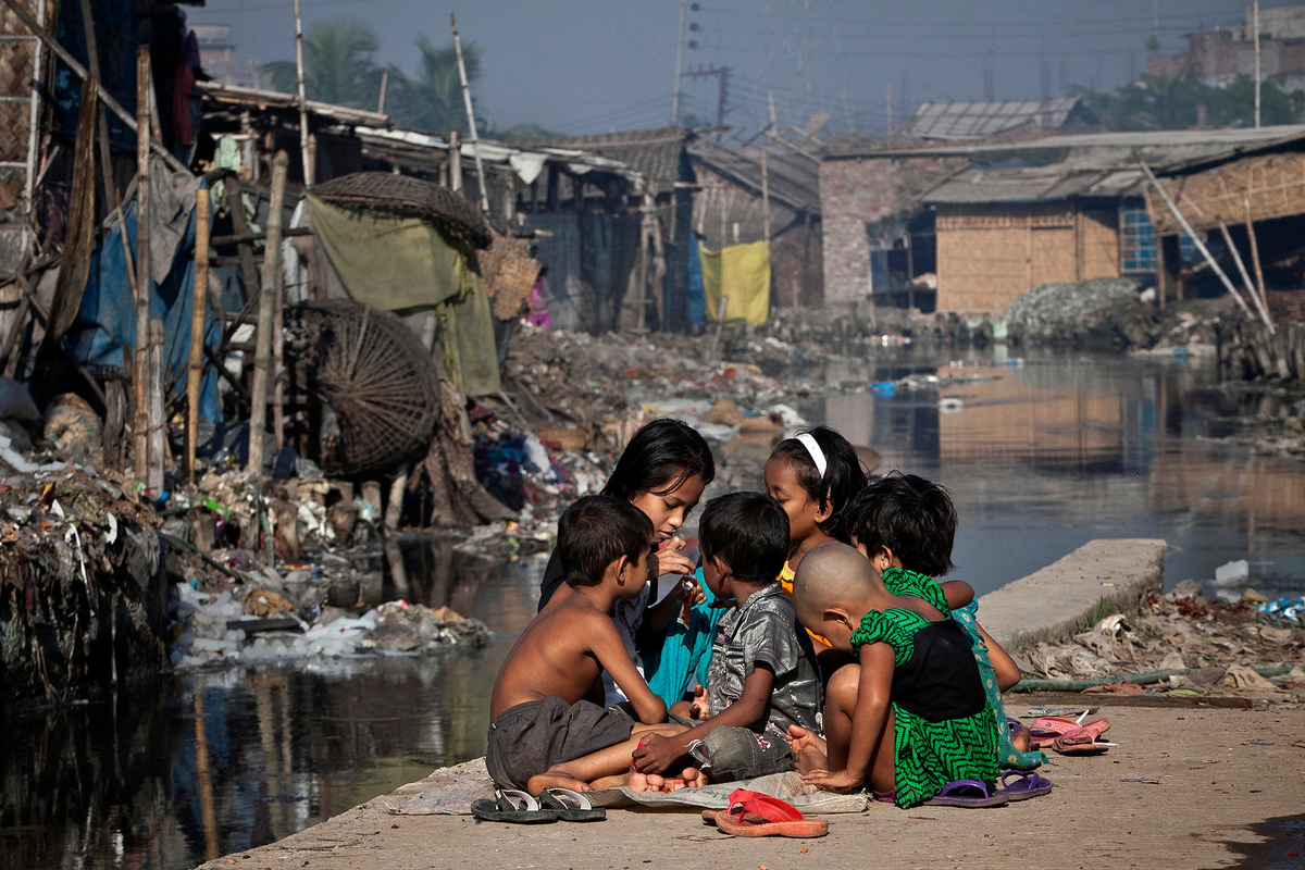 Жизнь в бедной стране. Дакка бангладештрущебы. Дакка трущобы. Дхарави Мумбаи.