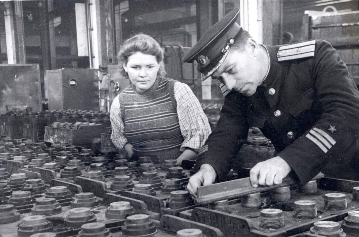 Государственный архив Хабаровского края: Комсомольчане во время войны производили боевые самолеты и корабли, мины и снаряды