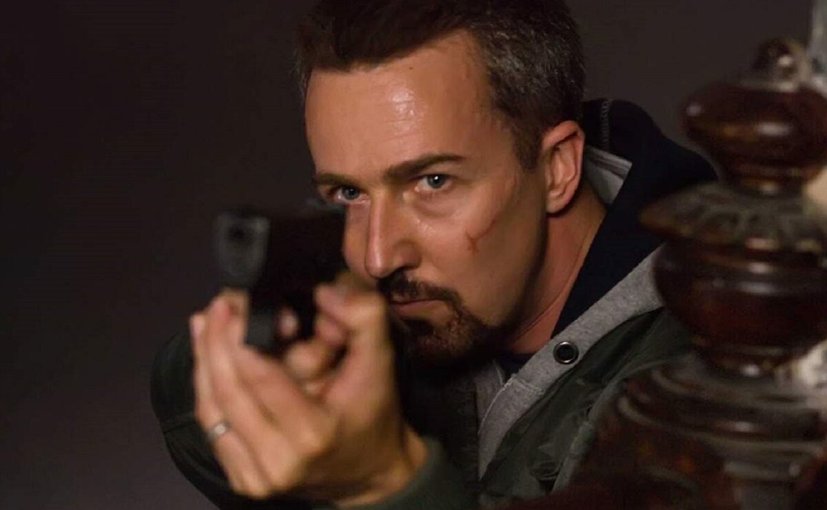 Эдвард Нортон в фильме "Медвежатник" 2001 г.