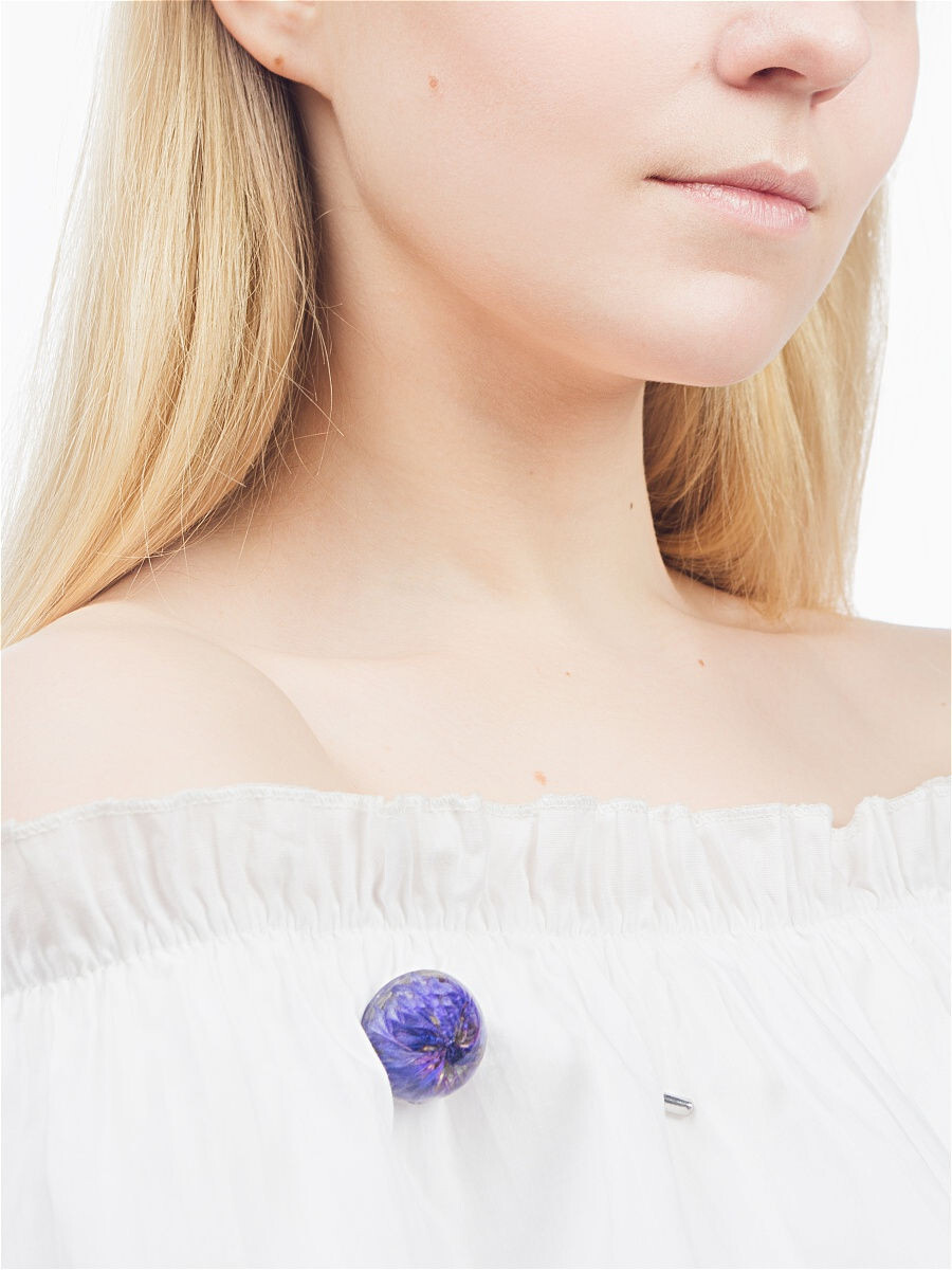 Брошь с васильком ручной работы 