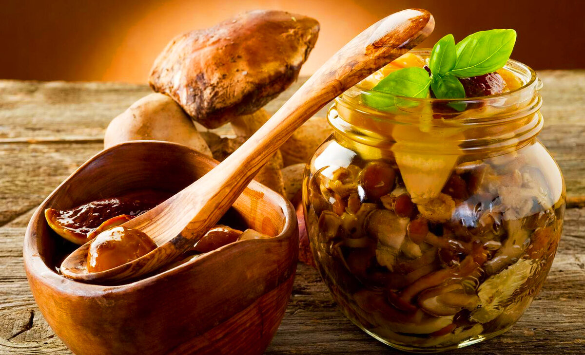 Маринованные лесные грибы