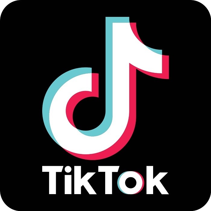 Что такое тик ток? «ТикТок» (англ. TikTok) — сервис для создания и просмотра коротких видео, принадлежащий пекинской компании «ByteDance». Запущенная летом 2018 года, на данный момент является ведущей видеоплатформой для коротких видео в Китае[4] и становится всё более популярной в других странах, став одним из наиболее быстрорастущих и скачиваемых приложений. В Китае известен как «Доуинь» (кит. 抖音, пиньинь Dǒuyīn). «TikTok» и «Доуинь» являются по сути одним и тем же приложением, однако они работают на отдельных серверах в соответствии с действующими в Китае цензурными ограничениями. Представительства «TikTok» находятся в Лос-Анджелесе, Нью-Йорке, Лондоне, Париже, Берлине, Дубае, Мумбаи, Джакарте, Сеуле и Токио. 
В данный момент приложение достигло более 1 миллиарда пользователей из 150 стран[7]. В Китае, где приложение имеет наибольшую популярность, 60 % пользователей в возрастном диапазоне 25-44 года, а за пределами Китая 43 % пользователей старше 24[8]. По итогам 2019 года в среднем каждый месяц российские пользователи просматривали 16,25 млрд и размещали 20,83 млн видео; делились 23 млн и ставили лайки 1,62 млрд видео[9].Мобильное приложение «TikTok» позволяет пользователям создавать короткие видео о себе, которые часто содержат музыку в фоновом режиме, могут быть ускорены, замедлены или отредактированы с помощью фильтра. Для создания музыкального клипа с приложением пользователи могут выбрать фоновую музыку из широкого спектра музыкальных жанров, редактировать с помощью фильтра и записать 15-секундное видео с регулировкой скорости перед загрузкой, чтобы поделиться с другими на «TikTok» или других социальных платформах[10]. Они также могут снимать короткие видео с синхронизацией видеоряда относительно популярной песни.Один из режимов «реакция» — позволяет пользователям снимать их реакцию на другое видео, создавая виртуальный экран, накладывающийся на видео самой реакции[11]. Другой режим, «дуэт», позволяет пользователям склеивать два видео по горизонтали, эта особенность была присуща ещё musical.ly[12].Социальная сеть «Доуинь» была запущена китайской компанией «ByteDance» в сентябре 2016 года[40]. Позднее была выпущена копия этого приложения для международного рынка под названием «TikTok»[41]. Это позволило компании глобально развиваться, не нарушая законы своей страны[42]. 9 ноября 2017 года «ByteDance» приобрела социальную сеть musical.ly и 2 августа 2018 года объединила её с «TikTok»[43]. 
В 2019 году выручка приложения составила 200—300 млн долл., в 2020 и 2021 годах по прогнозам компании — 1 и 6 млрд долл[44]. tiktok.com — официальный сайт «ТикТок» douyin.com (кит.) — официальный сайт приложения в Китае