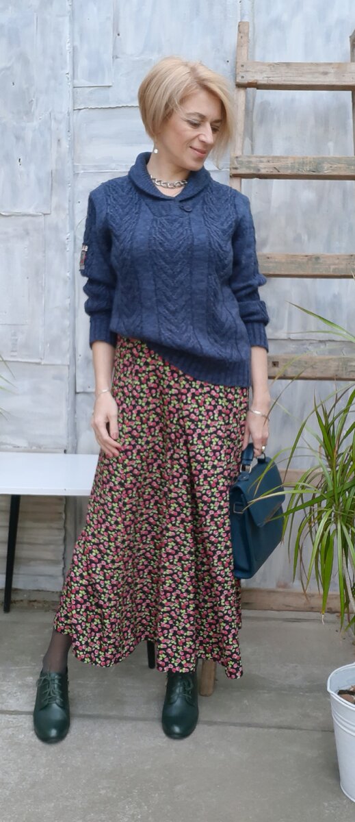 Мужской свитер и юбка.