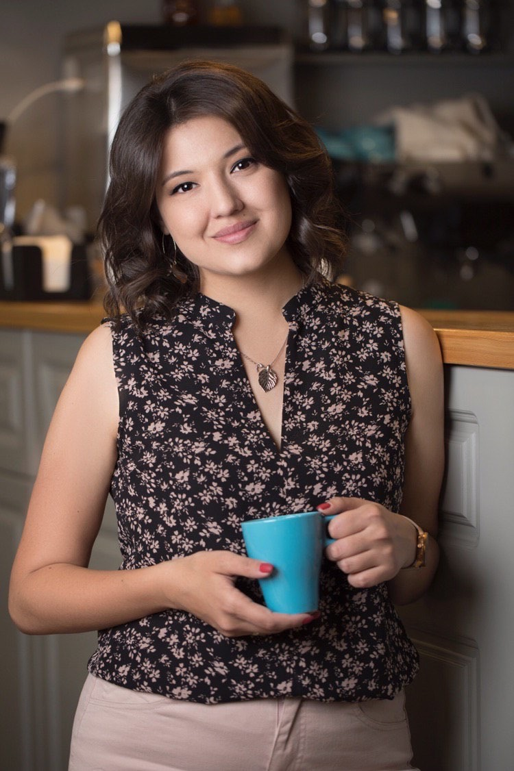 Рекламист, и по совместительству ресторатор. Соосновательница сети “TESTO by Zamira&Co”