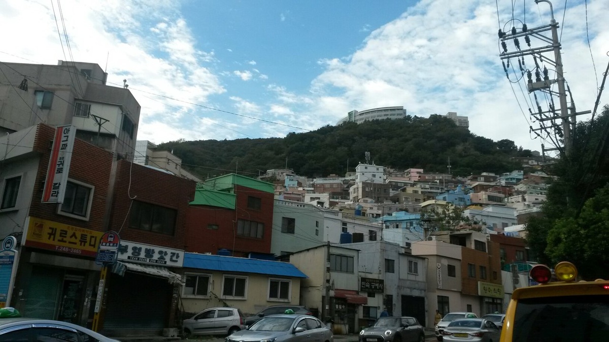 Популярное место в Пусане с красивыми цветными домиками