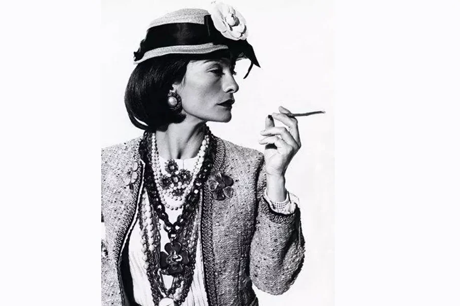 У неё очень интересная жизнь, прочла всю биографию буквально на одном дыхании