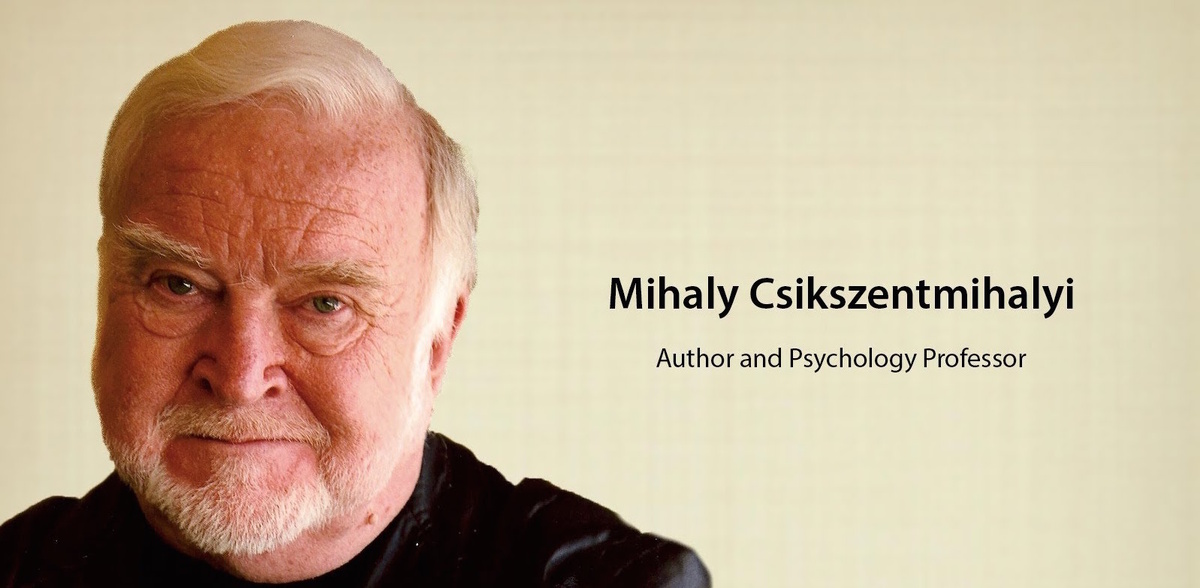 сам психолог просит, для упрощения, произносить свою фамилию как "high cheek send me high"