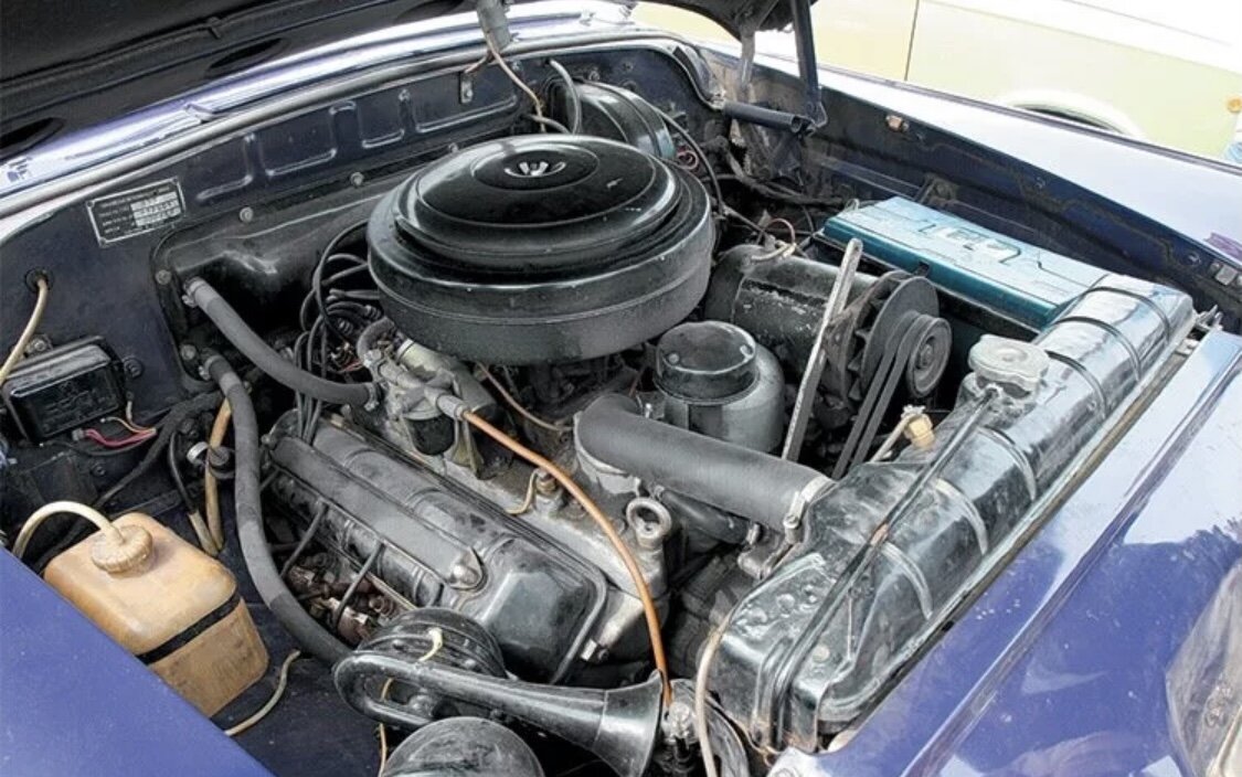 Восьмицилиндровый двигатель от ГАЗ-23.