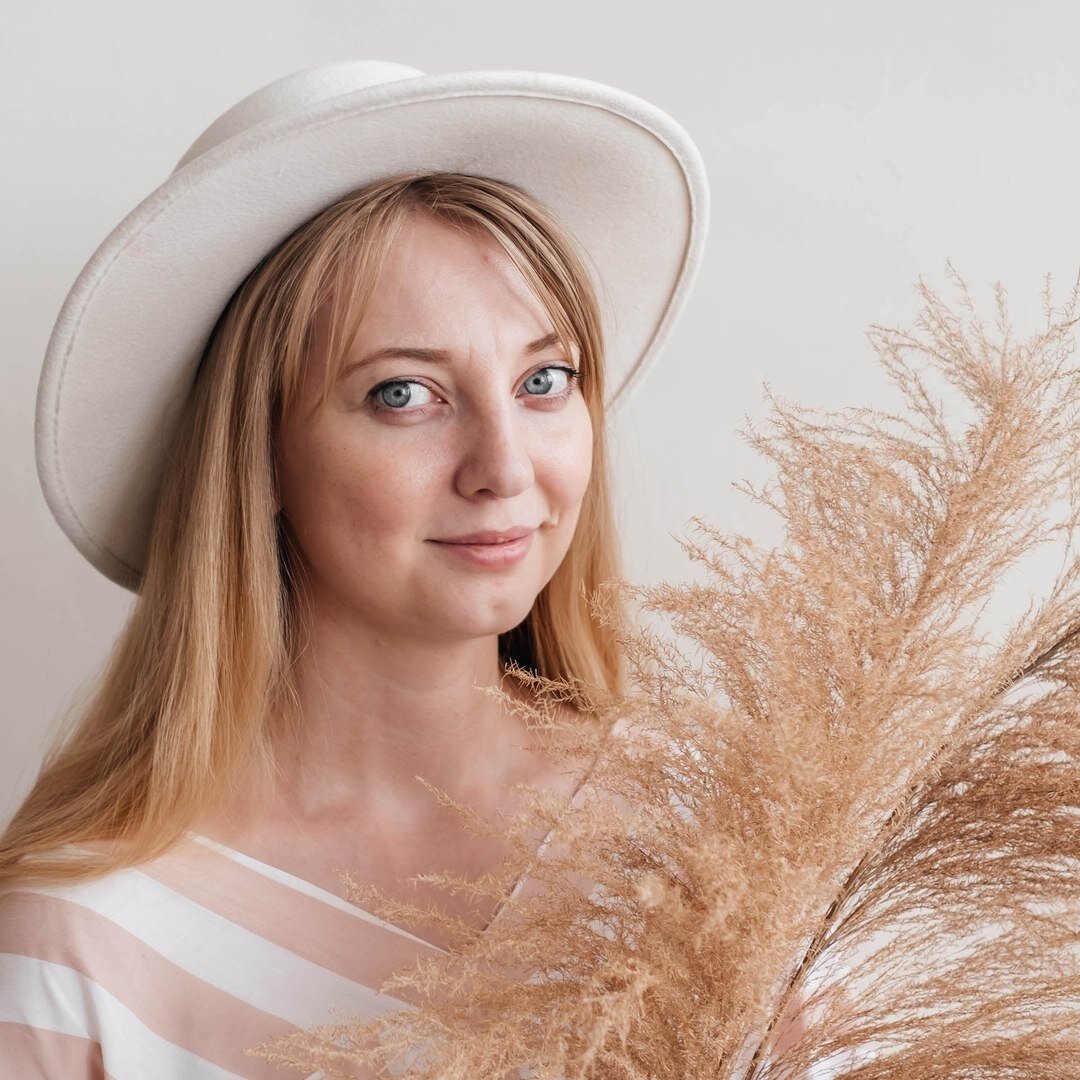 На фото автор канала Анастасия Романова