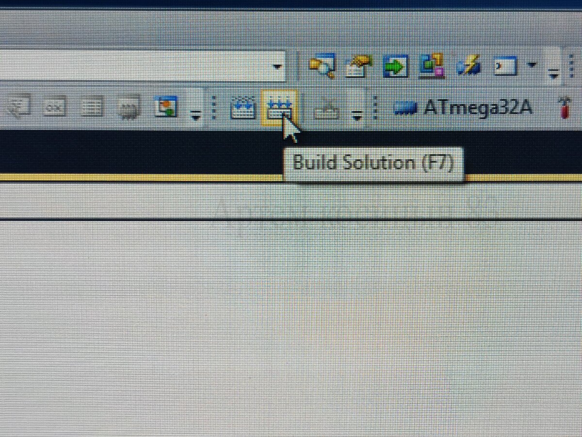 Прошиваю Atmega32 программатором USBasp и пишу код в Atmel Studio для ...