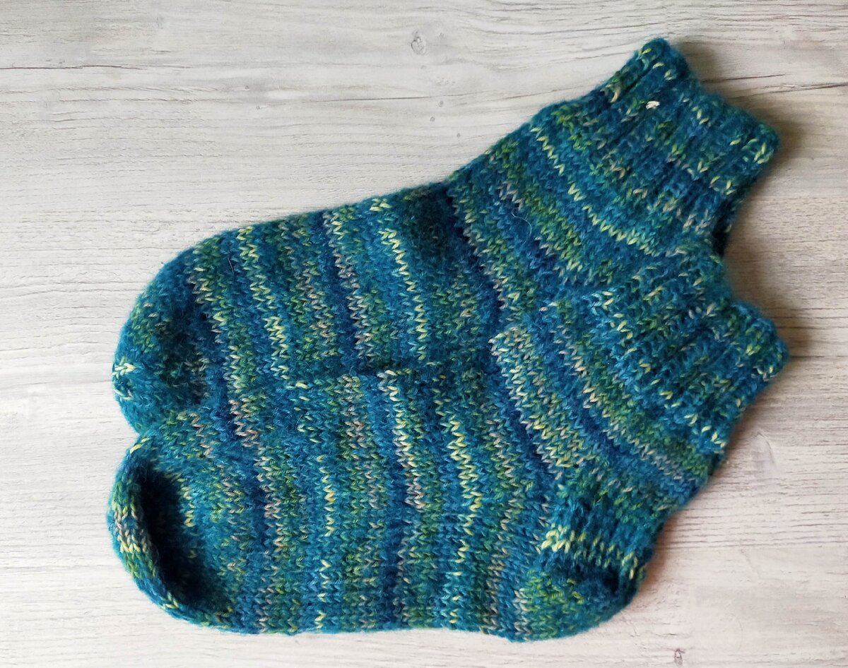 Они и правда очень большие, как мягкие валенки)