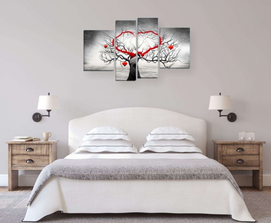 Чистая, уютная спальня. Знаки жизни