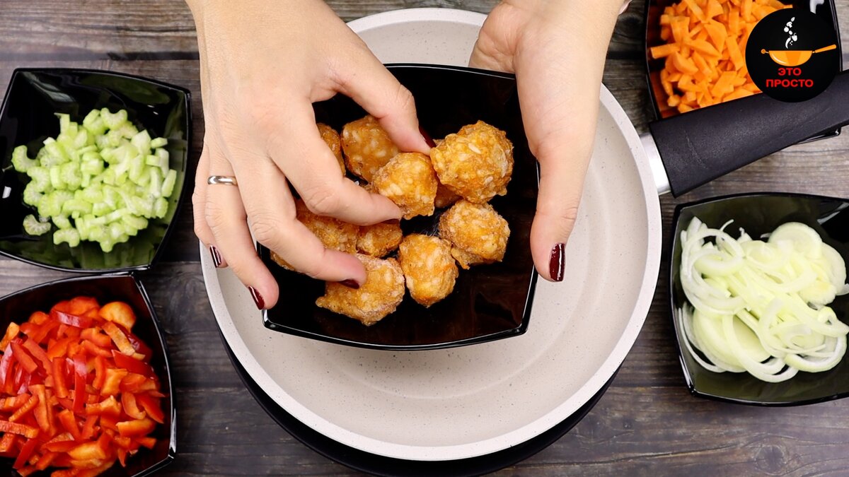 Маленьких тефтелей нужно 250 гр