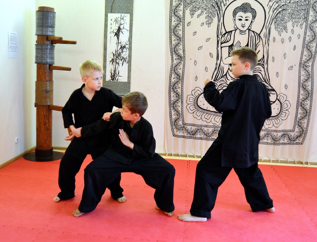 Как измениться жизнь этих ребят с приходом в нее боевых искусств? 
Фото из личного архива автора.