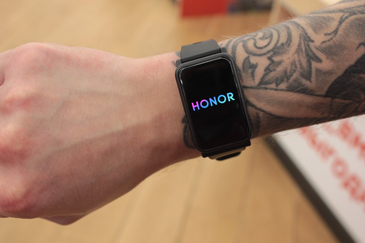 Умные хонор. Хонор вотч es. Honor hes-b09. Часы хонор вотч es. Смарт-часы Honor watch es Black (hes-b09).