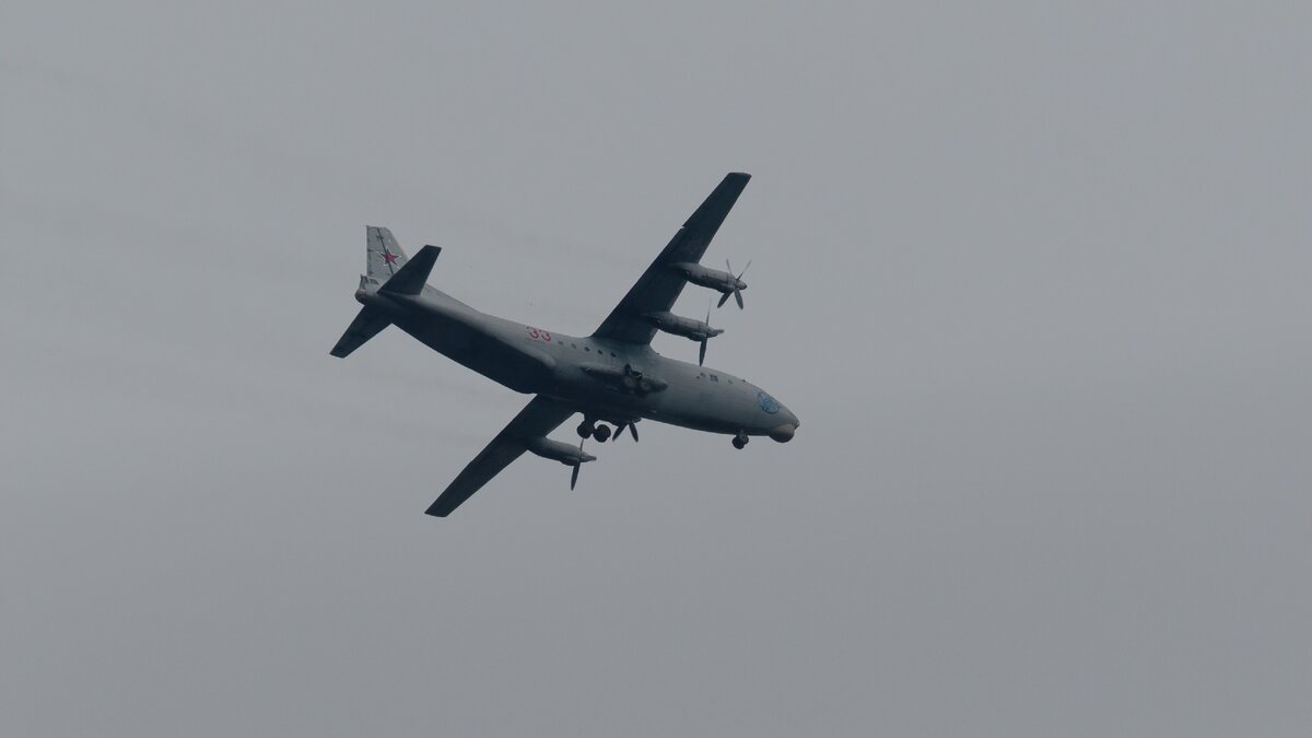 Ан-12БК ВТА России, 33-й красный