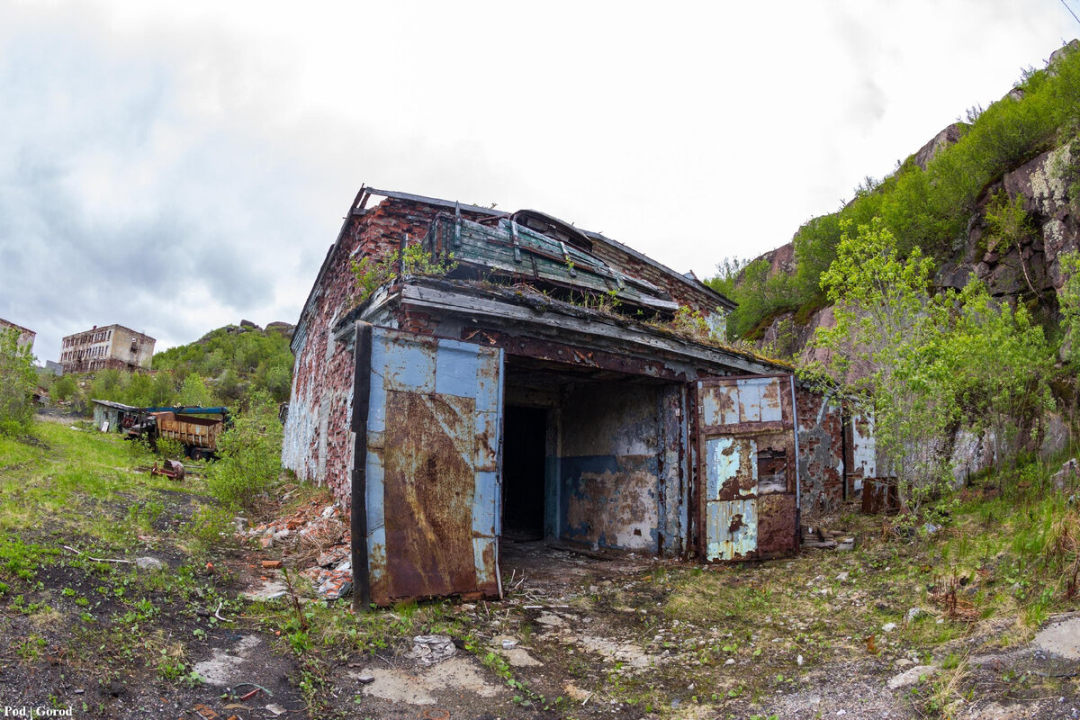 подземный атомный реактор. свечение черенкова на аэс. подземная электростанция. подземные электростанции. подземная электростанция.