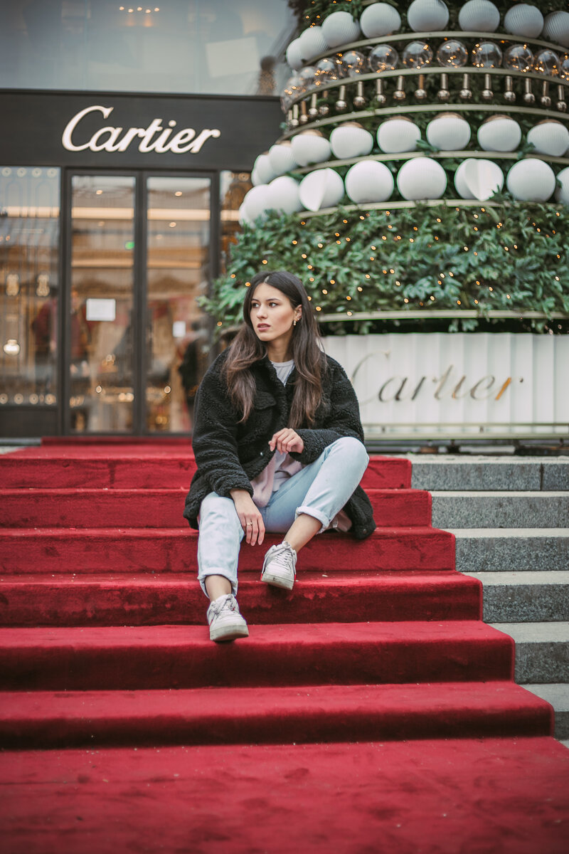 Уличная съёмка у магазина Cartier
