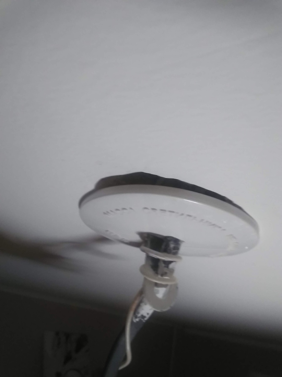 Проводка для люстры. Личное фото.