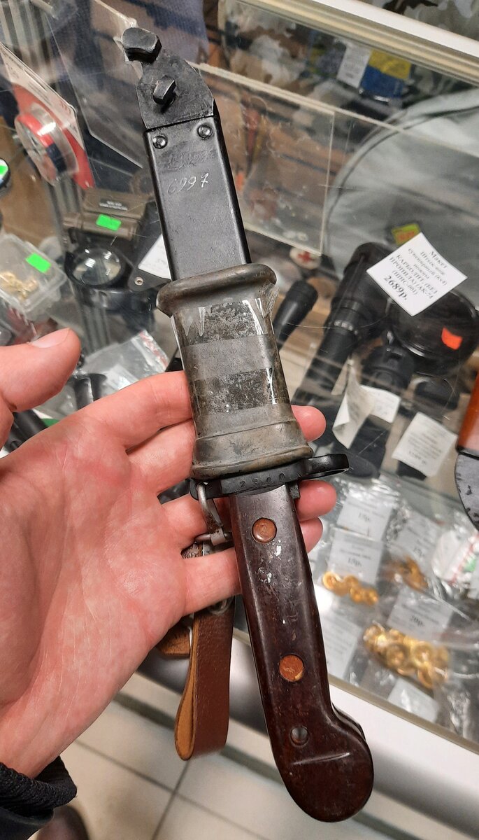 Первый штык-нож