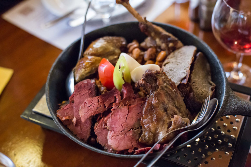 Национальная кухня мясо. Еврейская Национальная еда. Мясные блюда Еврейской кухни. Национальные израильские блюда. Кошерные блюда.