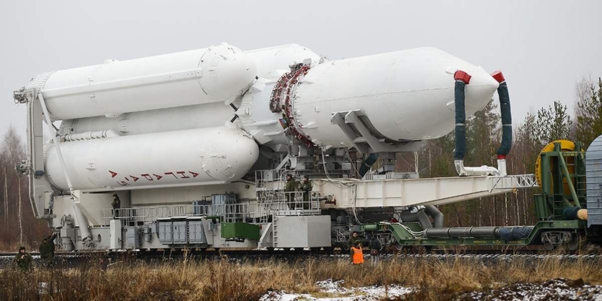 Подборка фотографий с ракетоносителями Ангара и Falkon 9